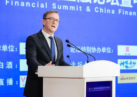 　　奥地利金融市场管理局（FMA）董事会主席、欧洲银行监管单一监管机制指导委员会成员赫尔穆特·埃特尔