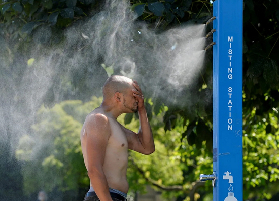 令人窒息和危险的热浪席卷了加拿大西部的大部分地区和美国的部分地区。&nbsp;&nbsp;（Jennifer Gauthier/Reuters）