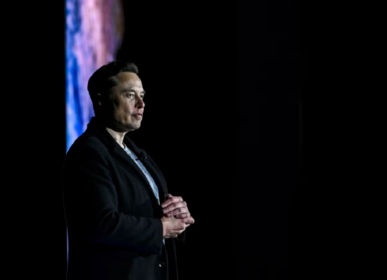 2022 年，太空探索技术公司（SpaceX）首席执行官埃隆・马斯克更新星舰与超重助推火箭研发进展。SpaceX 上市计划落地后，马斯克将成为全球首位身家破万亿的富豪。