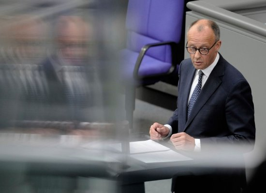 5月14日，默茨在联邦议院发表讲话