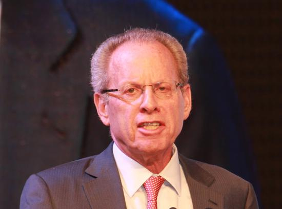 美国经济学家、哈佛大学教授罗伯特·巴罗