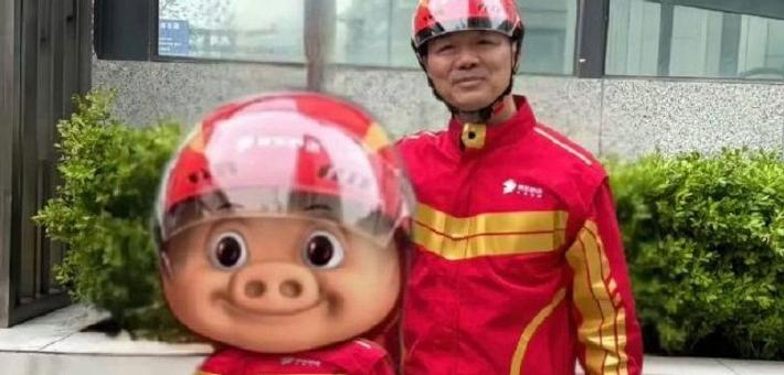 工服撞衫猪猪侠：京东外卖官方玩梗