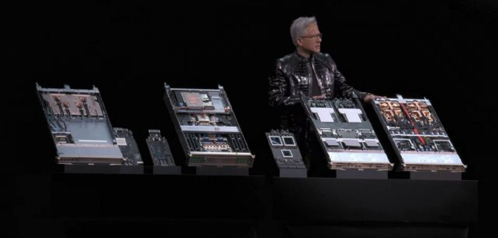 英伟达押注 AI！与消费级 PC 无关