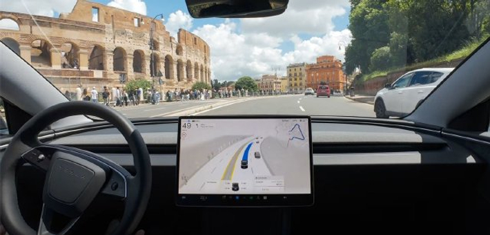 NHTSA扯下特斯拉 Robotaxi 遮羞布