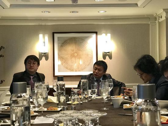 （图为周亚辉团队接受采访现场 摄/魏天谌）