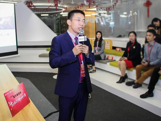 陈跃气在2018年大赛团队复赛答辩暨理财分享会中演讲