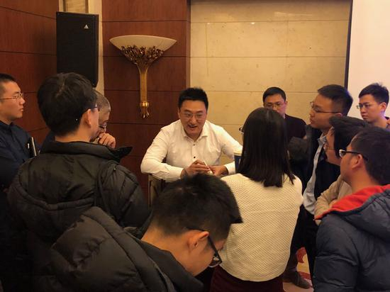 分享结束后与上海铜爵资产管理中心投资中心投资总监孙加滢交流