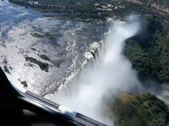 津巴布韦瀑布风光 （受访者供图）