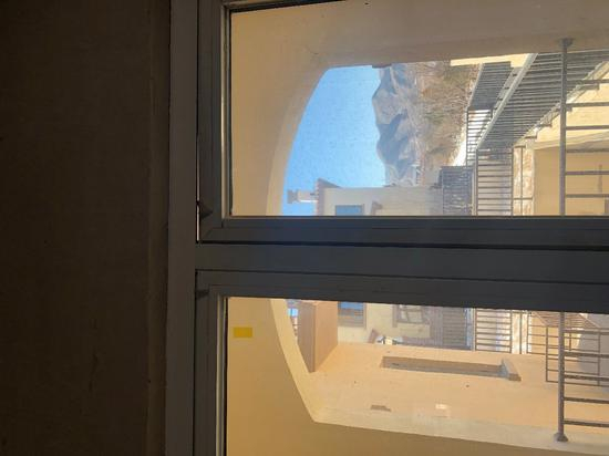 地基下沉导致打不开的门