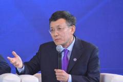 潘庆中：政府是经济的最大参与者 应投资基建科研和教育