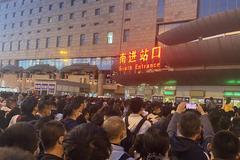 高铁晚点致北京西站大量乘客滞留 旅客称应急管理不到位(图)