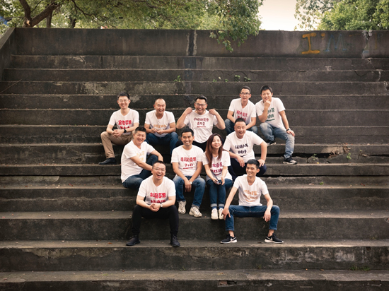 从2019年起，阿里巴巴先后派出27位“乡村振兴特派员”扎根农村。阿里巴巴的ESG行动与乡村振兴、共同富裕等议题结合