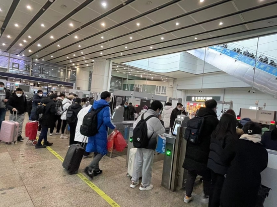 北京南站安检口 图源：时代周报记者摄