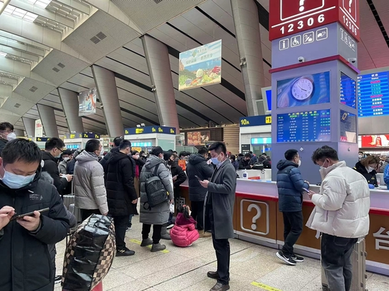 北京南站候车室咨询台处 图源：时代周报记者摄
