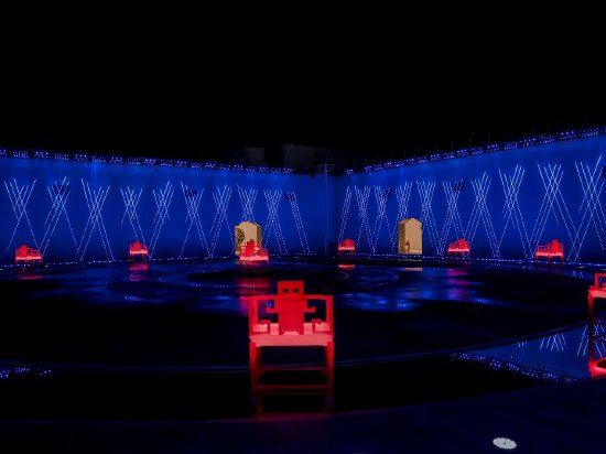 只有红楼梦·戏剧幻城里象征读者的红椅子