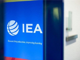 国际能源署自5月份以来首次下调今明两年全球石油供应过剩的预测值
