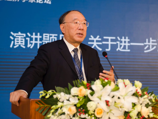 　　中国国际经济交流中心副理事长、十二届全国人大财经委副主任委员、重庆市原市长、复旦大学特聘讲座教授黄奇帆