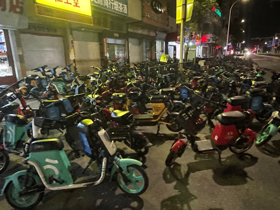 共享电动单车堵商家门