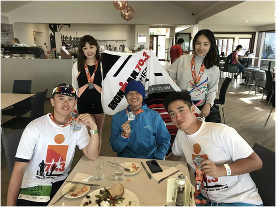在澳大利亚参加Ironman 70.3完赛