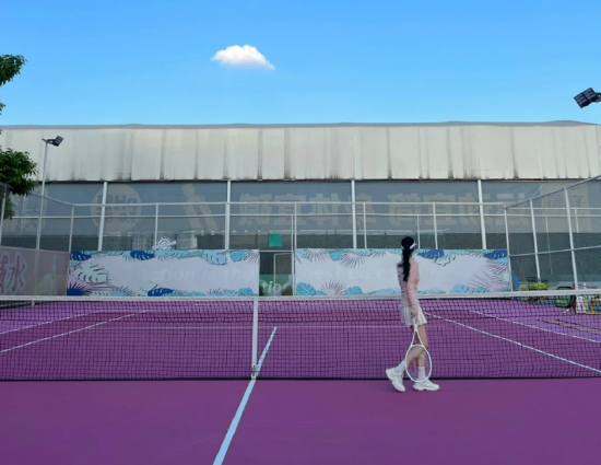 （万虎创意产业园2栋的屋顶网球场&nbsp;图片来源：小红书用户@Maggie）