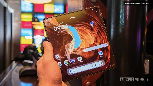 Razr Fold内屏展示图