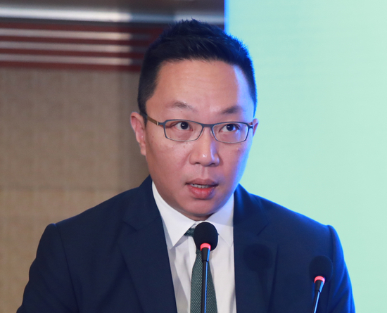 交银国际证券执行董事、期货业务主管 黄永华