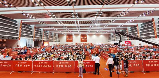 江苏连云港恒大翡翠湾开盘热销现场