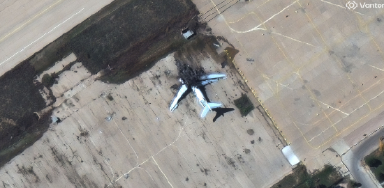 伊朗Shiraz一个空军基地内，一架被摧毁的Il-76飞机。