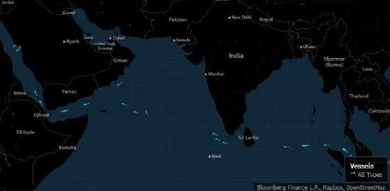 一支至少由25艘超级油轮组成的船队目前正在驶往延布港。