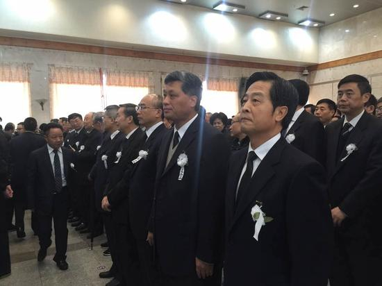 马兴瑞、许勤前来追悼。