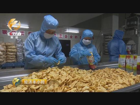 鲜果市场不稳定，价格会浮动，而加工的苹果产品市场价格是比较稳定的。