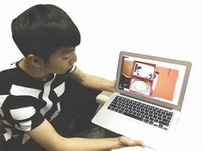 恒百商务工作人员向记者展示投诉资料