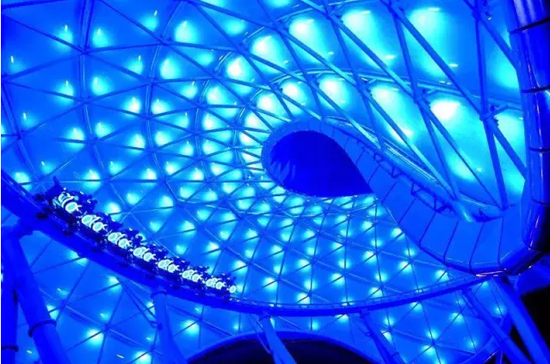 Tron极速光轮，由雪佛兰“呈献”。