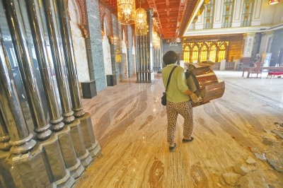 一个装饰品被当废品搬走