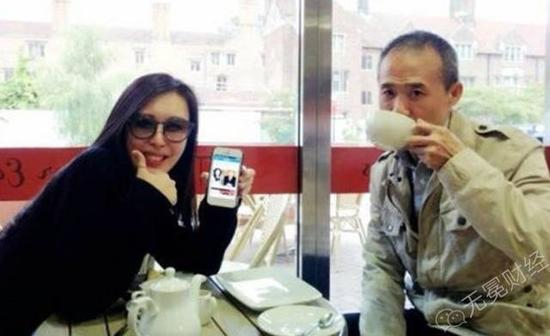 ▲王石和田朴珺晒合照。