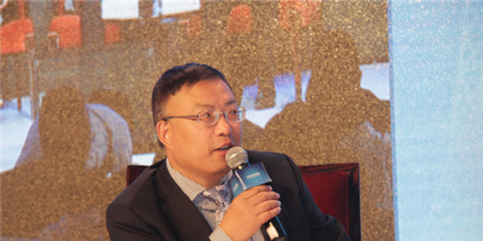 浦发银行资产管理部副总经理杨再斌主持圆桌_手机新浪网