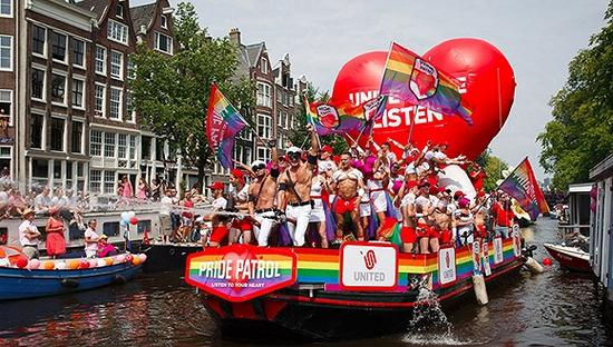 阿姆斯特丹的同性恋大游行。全球社会进步指数将人身自由视为重要的衡量标准。图片来源：网络