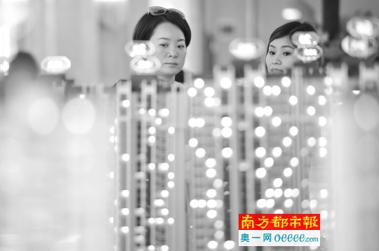 东莞房价一路攀升，给购房者带来压力。南都记者&nbsp;陈奕启&nbsp;摄