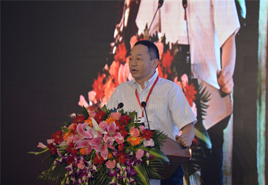 　　新浪财经讯 8月21日，由全球共享金融100人论坛、《当代金融家》杂志联合主办的“中国区块链产业大会”在北京．国家会议中心举办。图为中国万向控股有限公司副董事长兼执行董事、中国区块链研究联盟副主任肖风。