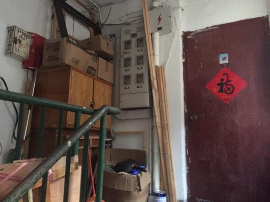 小庄的“家厨”楼道外景。