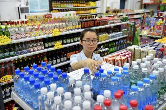 资料图片：晋城市万德福便利绿苑店。新华社记者 詹彦 摄