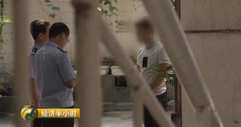 李华林质问公安机关为何冻结他的资金。