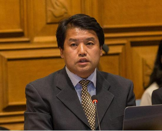 　　哈佛医学院丹娜法伯癌症研究院研究科学家闫庆生发表主题演讲《中草药在癌症治疗领域的机遇和挑战》