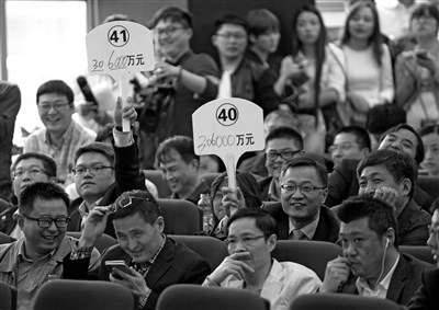 　　1994年之后，地方政府纷纷加快土地有偿出让制度的推进，土地开始成为政府生财、招商、引资的重要手段 视觉中国图