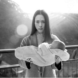 日本电影《寄生兽》剧照。