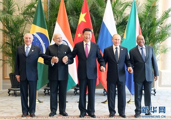　　9月4日，金砖国家领导人非正式会晤在杭州举行，国家主席习近平、印度总理莫迪、南非总统祖马、巴西总统特梅尔、俄罗斯总统普京出席。新华社记者姚大伟摄