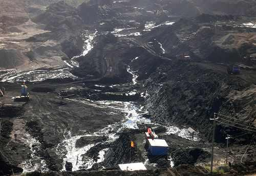 为了刺激本国经济，蒙古国将有望重启位于国家南部的世界大型煤矿塔本陶勒盖的招标。资料图