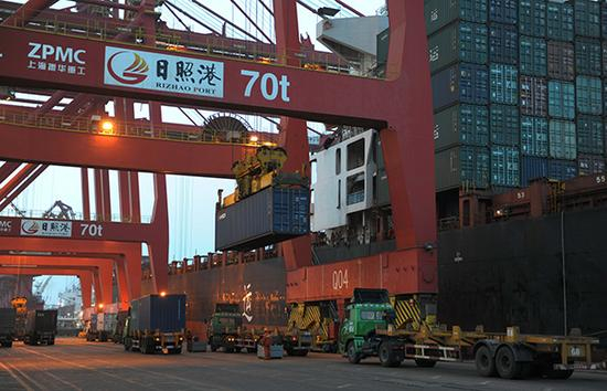 日照港集装箱码头。