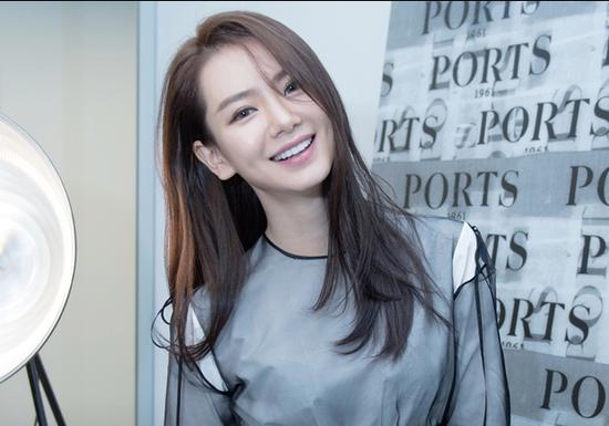 宝姿服装。图片来源 宝姿官网