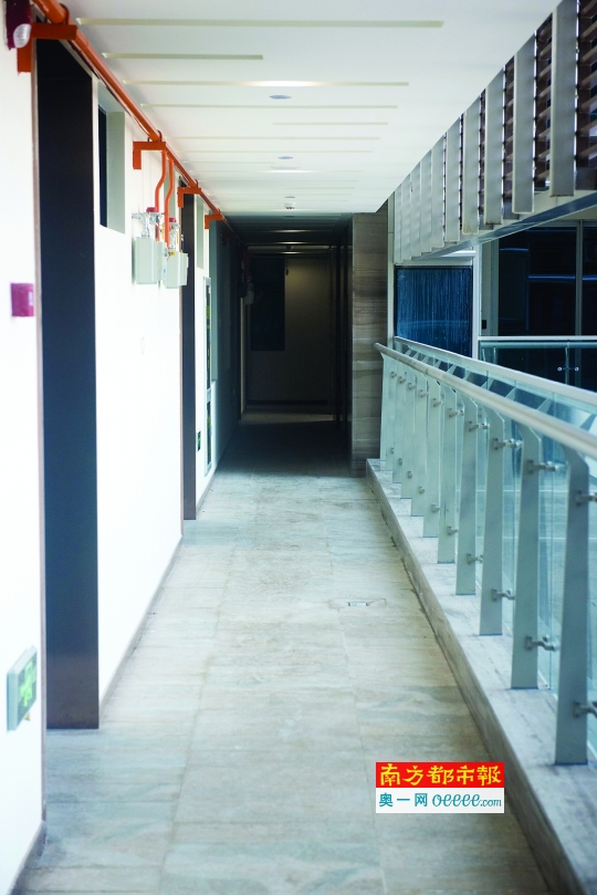 装在公共走廊上的燃气管，业主认为不美观。